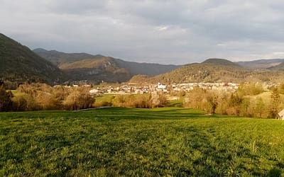 AJDOVSKI GRADEC MED ARHEOLOGIJO IN POEZIJO