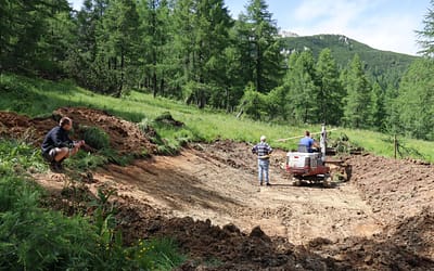 Arheološke raziskave ob gradnji in obnovi kalov v Julijskih Alpah
